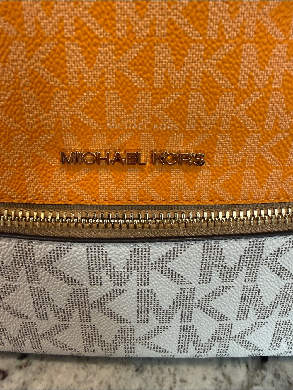 Michael Kors Bag Rhea Medium Color-Block Signature Logo Backpack - like new! - Picture 3 of 10